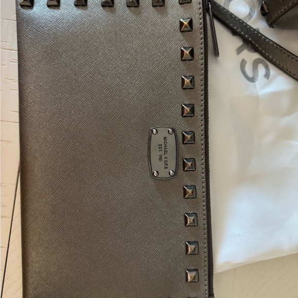 Authentic MK Leather Chrome Purse - Picture 5 of 8